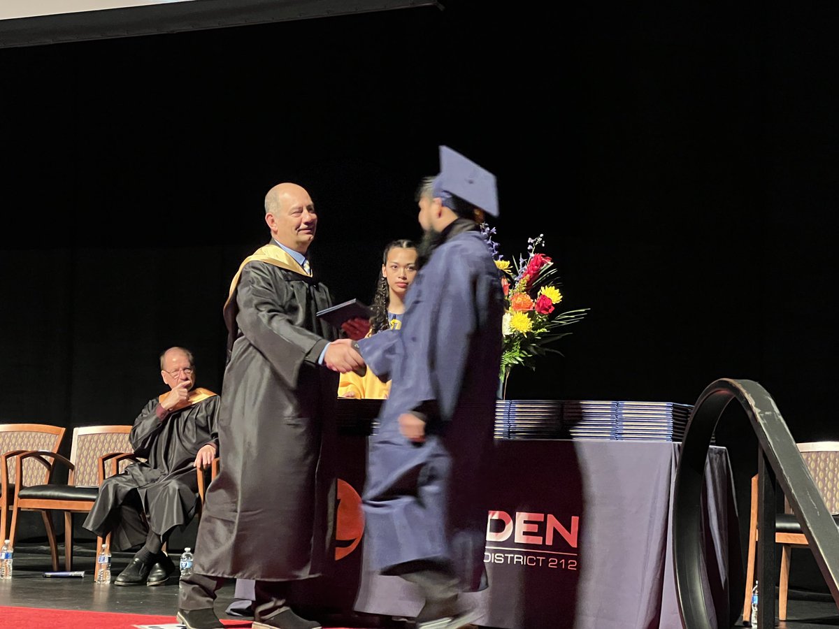 leydenpride212's tweet photo. Yes. They. Did. Congratulations class of 2023! #leydenpride ⁦@DrSenteno⁩ ⁦@npolyak⁩ https://t.co/DQCbPcyNKV