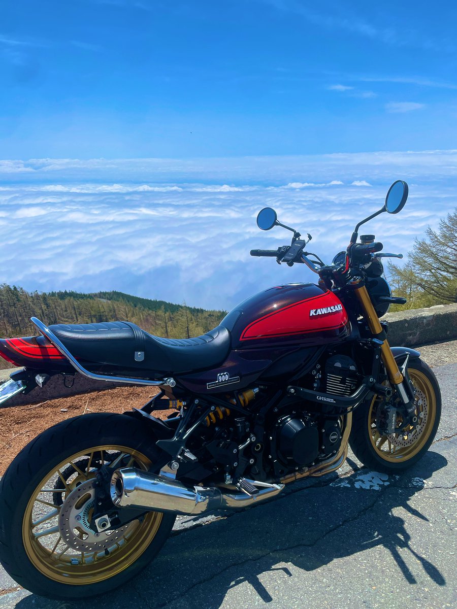 Zで雲を貫いて空島へ辿り着けました。

#雲海
#z900rs
#Kawasaki
#honda
#crm250ar 
#supermotards 
#offroadobike
#バイク乗りとして軽く自己紹介 
#バイクいじり日誌
#バイク好き
#オフ車
#モタード
#オフロード車好き
#モタード好き
#HONDA
#CRM250R
#CRM250AR