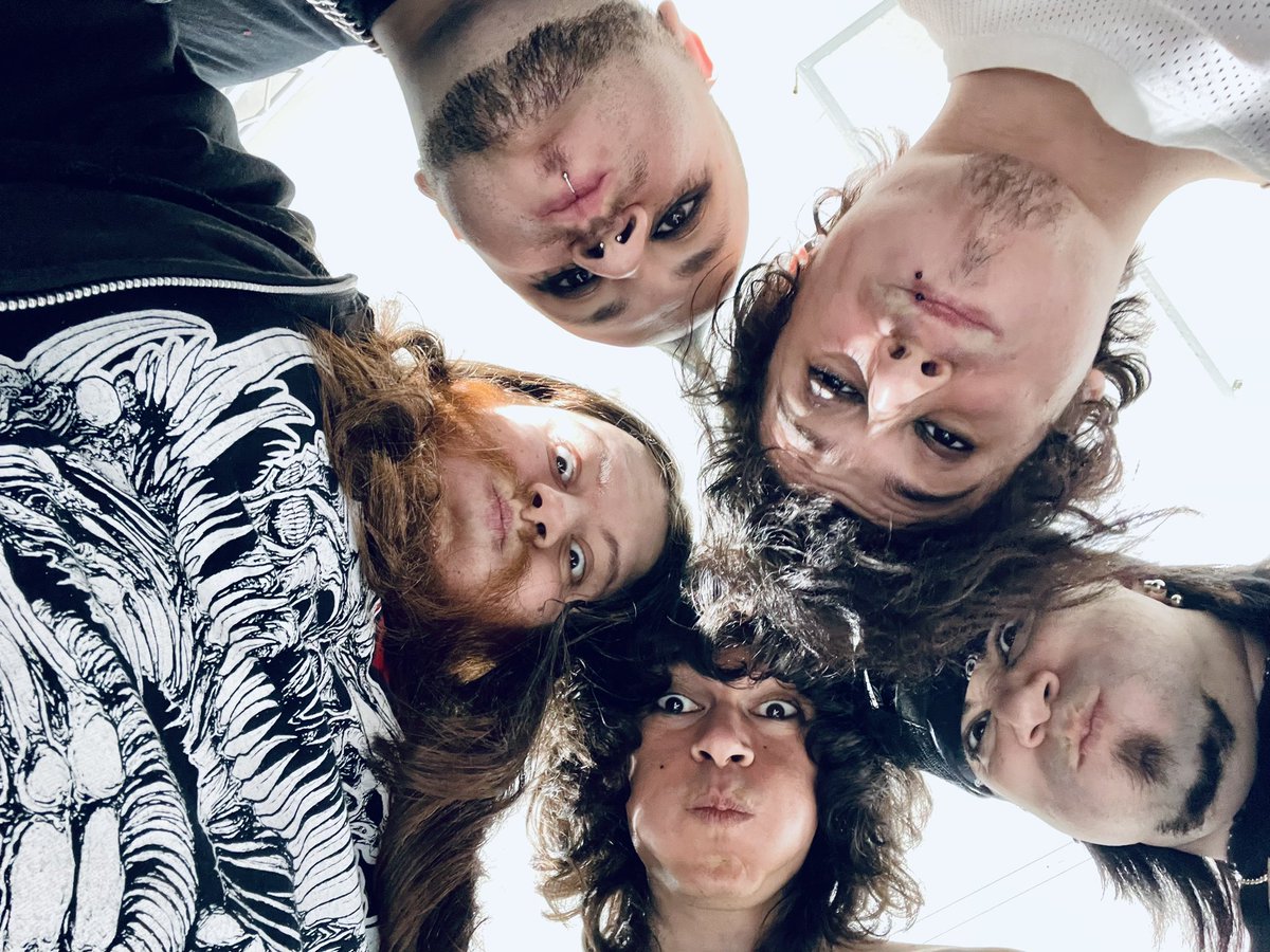F0Sofficial's tweet photo. -2 days to the "Black
Stars" release. ๐ค
#metalcore #metalcoreband #askingalexandria
#fallinginreverse #blackveilbrides
#bulletformyvalentine #avengedsevenfold #bfmv #a7x
#mattshadows #andysixx #guitar #emo #emoscene
#escapethefate https://t.co/YIC55UviK6