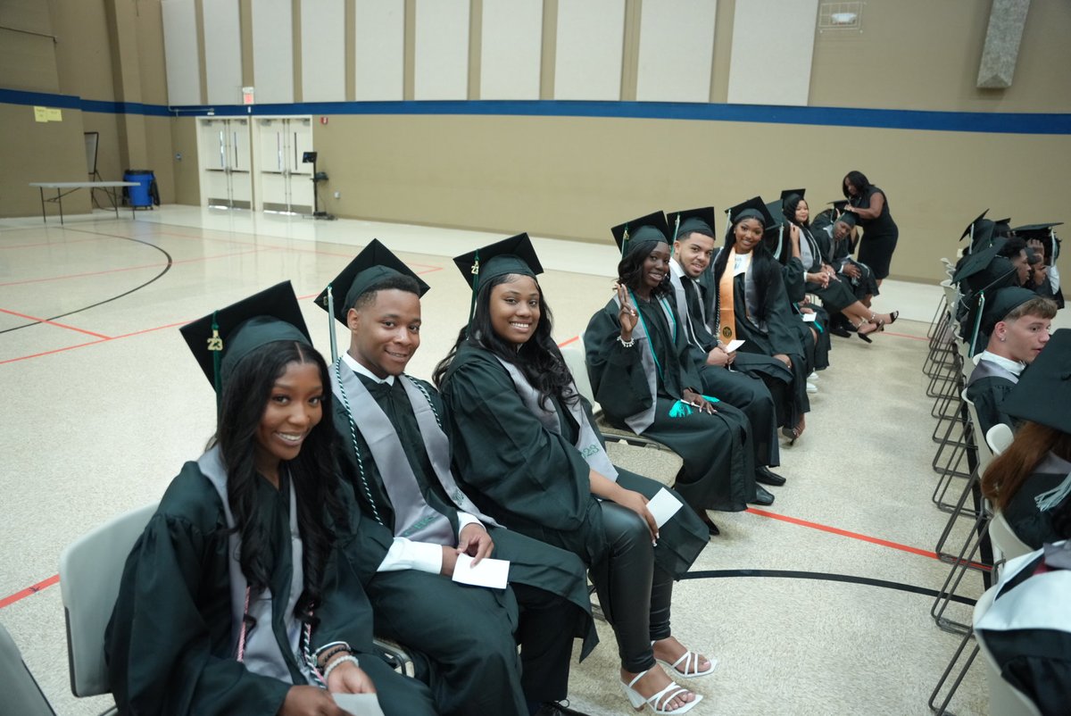 MSCSK12's tweet photo. Congratulations, Cordova High seniors! We celebrate each of you and all your many accomplishments! Continue to be great, shine bright, and dream big!
Here are a few highlights from today's ceremonies. #WeStandOut https://t.co/DM5aiPJJdQ