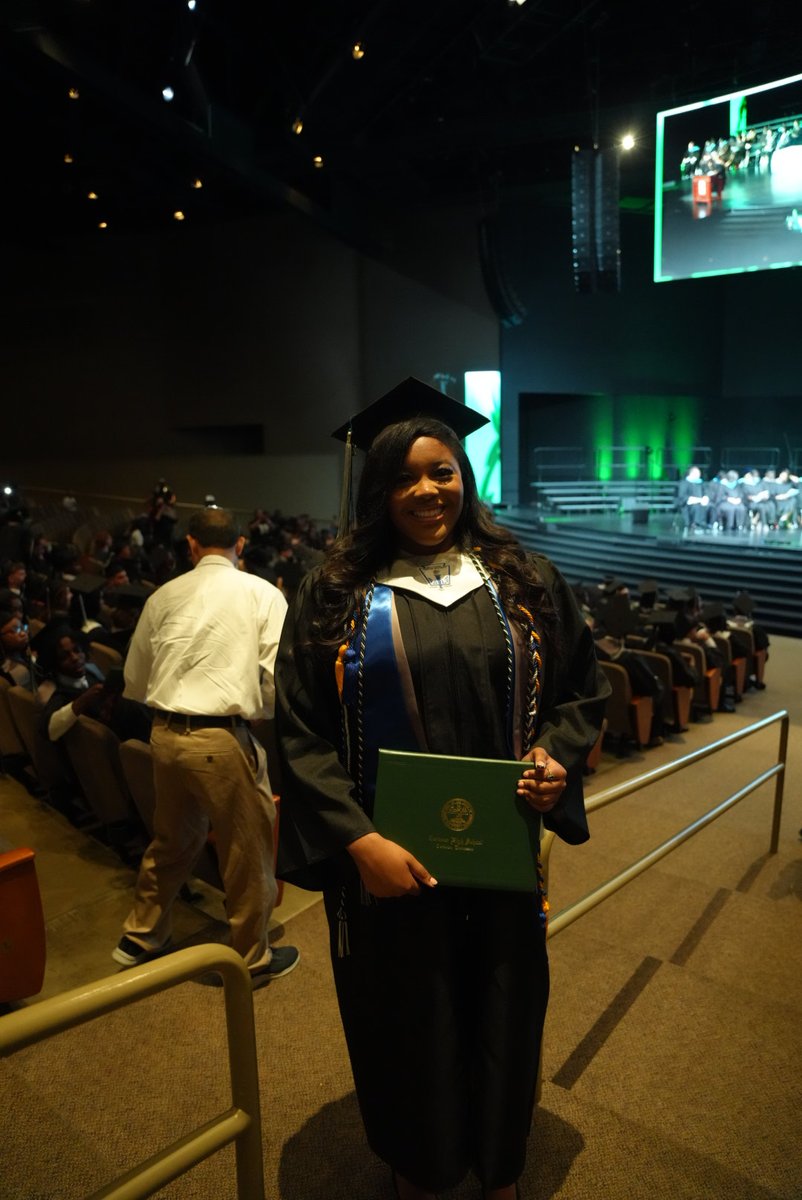 MSCSK12's tweet photo. Congratulations, Cordova High seniors! We celebrate each of you and all your many accomplishments! Continue to be great, shine bright, and dream big!
Here are a few highlights from today's ceremonies. #WeStandOut https://t.co/DM5aiPJJdQ