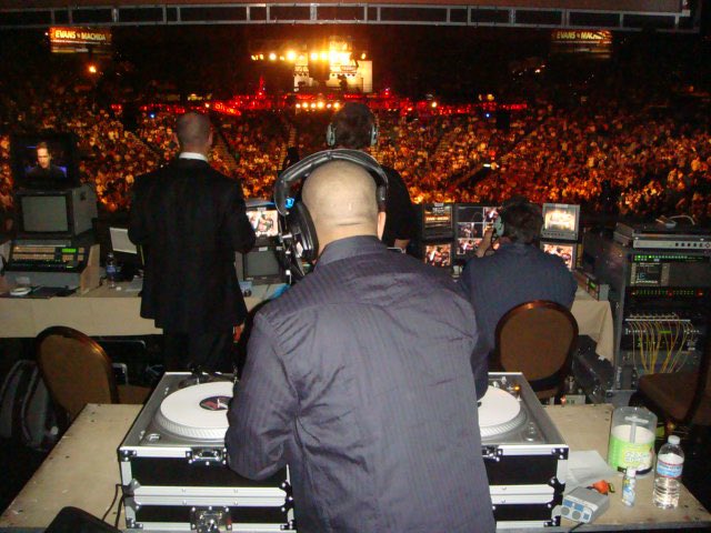 14 years ago today, I made my UFC debut at #UFC98 <a href="/MGMGrand/">MGM Grand Hotel</a> 🔊🔊🔊 Cheers to another year of living the dream 🥂 Much love and thank you to my homie @DanaWhite &amp; my @UFC family 🙏🏽❤️👊🏽💥  #Blessed #UFCDJ #AL3 #ALMF3 #AL3TheArenaRocker #UFC #UFC98