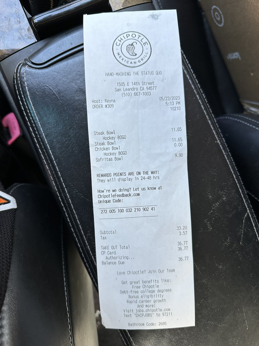 JLAIsies's tweet photo. @ChipotleTweets make this make sense. NHL BOGO offer. Ordered 4 bowls. Get charged for 3. What??? Asked for a refund in store, couldn’t get one. They couldn’t figure it out. Asked for refund via chat. Cant refund but can offer a BOGO coupon? What????? SOMEONE MAKE THIS MAKE SENSE https://t.co/nAkJfcZ4It