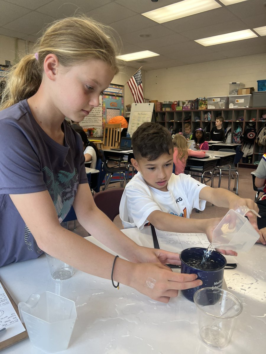 ms_devitto's tweet photo. Hands on centers today to reinforce liquid volume in milliliters and liters, weight in grams and kilograms, and time! @MTPSNJ @RobertsvilleES https://t.co/piHm96fcGE
