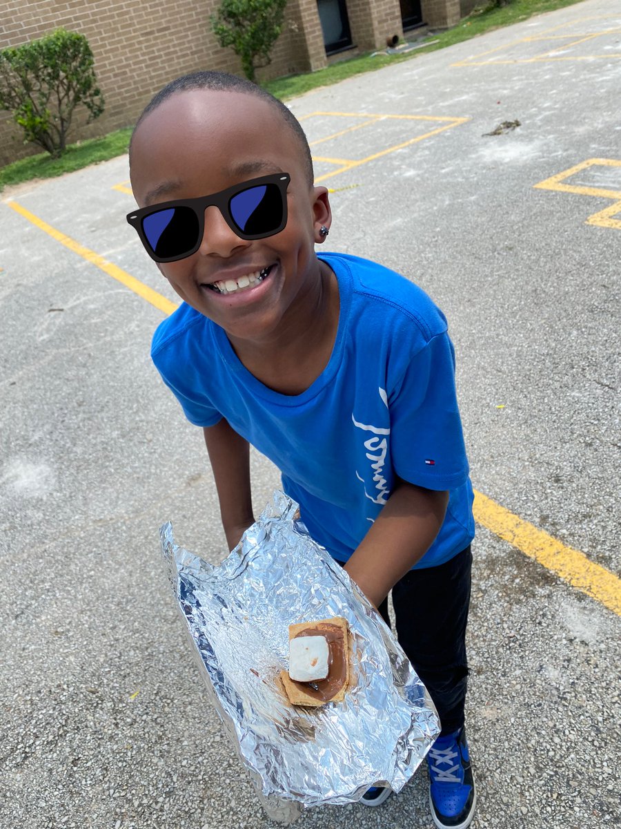 CFISD_Hancock's tweet photo. This is such a great idea! The students were able to tell us how and why their s’mores were melting outside! #ScienceIntegration #ELAR #Writing Thanks for thinking outside the box @MsJAshmore and making learning fun, yet still purposeful! @FelderTamera @CarrieAnneEd https://t.co/gawFfLItvG