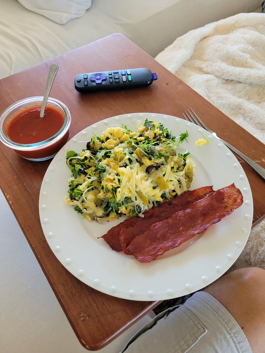 BlueCol63804184's tweet photo. Microgreen eggs with turkey bacon. https://t.co/MmzzfRmKzX