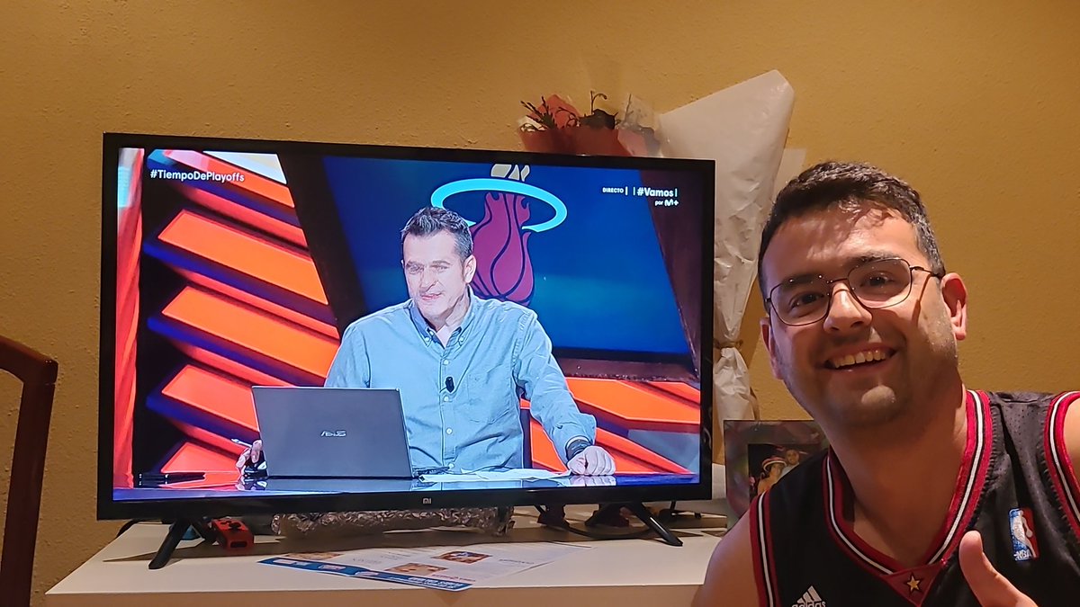 JesusMRT1's tweet photo. #TiempoDePlayoffs @MovistarBasket @Sanchez4nba Espero que el móvil vaya igual de bien que el partido!! #MiamiHeat https://t.co/fElYdA4TZb