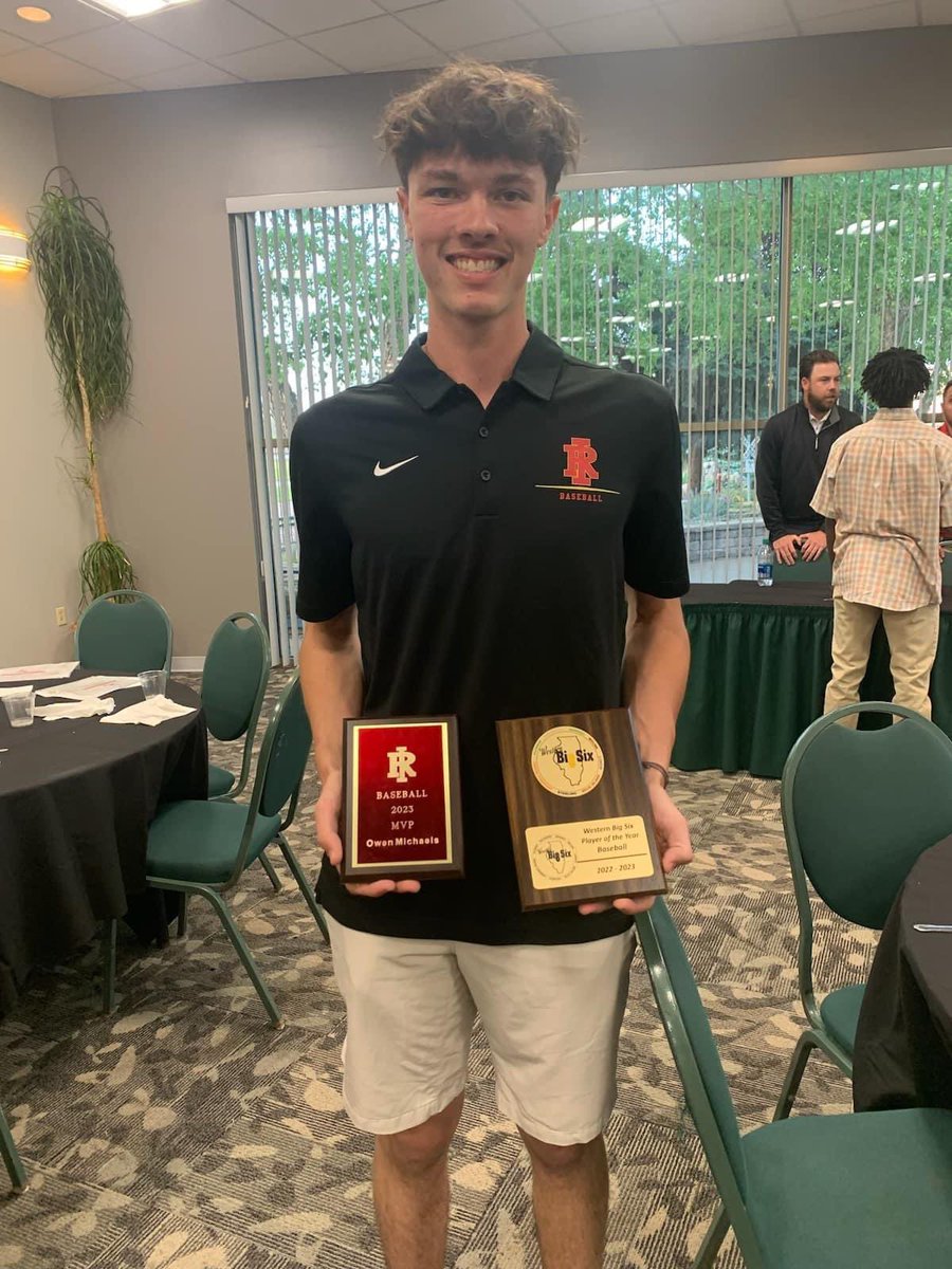 Congratulations to Owen Michaels for winning the 2023 Western Big Six Conference Player Of The Year! 

Extremely proud of his hard work and dedication to his craft! Big time award!