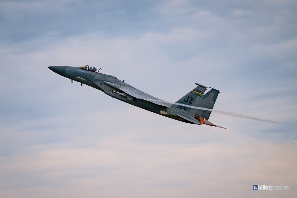 chadmoreno's tweet photo. A day at the airshow. https://t.co/ffi8gKvrb0