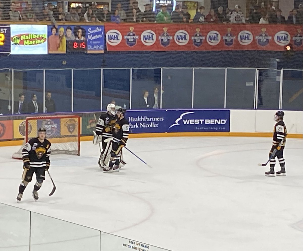 PBFeldy's tweet photo. JULES
Josh Giuliani on the power play, pulls Austin within 3-2, 6:20 to go 2nd period.
Walter Zacher and Damon Furuseth the assists https://t.co/QjHJ7zIOlK