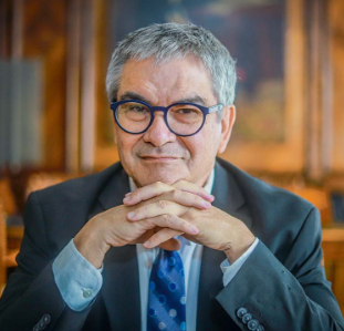 SebastianRochaZ's tweet photo. Mario Marcel:

" Necesitamos una reforma tributaria para poder financiar la búsqueda del titulo de Elisa Loncon por cielo, mar y tierra " https://t.co/Hk6Y5pBDwF