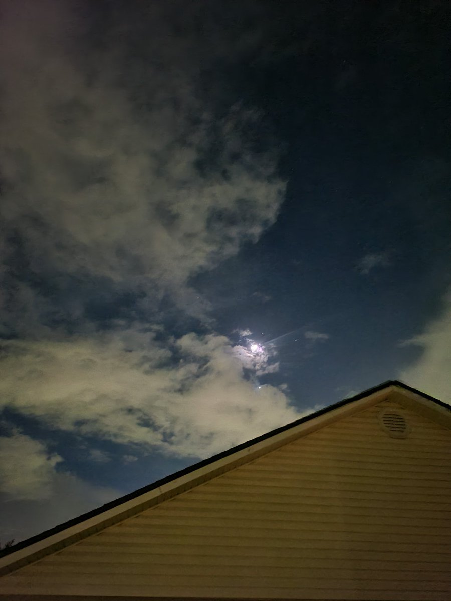 gh0ulwhisp3rs's tweet photo. The moon after a storm.. it's actually cool out for May in Florida.. https://t.co/HvEyqvyhs8