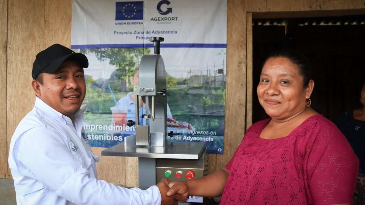 ZapProyecto's tweet photo. Como parte de las acciones del #ProyectoZap, financiado por la @UEGuatemala 🇪🇺 e implementado por @AGEXPORTGT, se brindó equipo para emprendimiento de carnicería a grupo de mujeres de la comunidad Machaquilaito en San Luis, Petén ✅️ https://t.co/RIMkRMO8JE