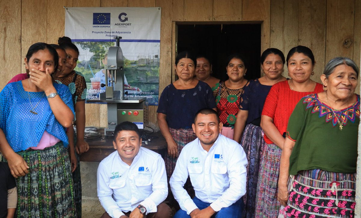 ZapProyecto's tweet photo. Como parte de las acciones del #ProyectoZap, financiado por la @UEGuatemala 🇪🇺 e implementado por @AGEXPORTGT, se brindó equipo para emprendimiento de carnicería a grupo de mujeres de la comunidad Machaquilaito en San Luis, Petén ✅️ https://t.co/RIMkRMO8JE
