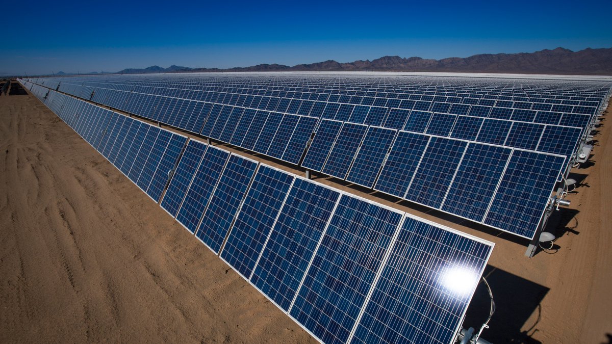 ☀️More #solar energy storage capacity coming to the Golden State ✨ @BLMNational approved a plan that will more than double the Desert Sunlight solar farm’s energy storage capacity in Riverside County, California. DOE helped finance the farm in 2011. publicpower.org/periodical/art…