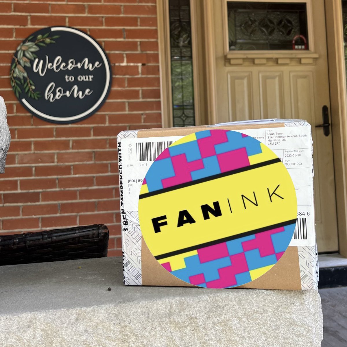 SuedkurveTO's tweet photo. Look at what arrived just on time! @faninkclub with a contribution to our Year-End #SKTParty prizes man’s at least 2 members will go home with a brand new #FCBayern hat 🔥
#FanInk #SKTonTour 🔴⚪️ #MiaSanMia #FCBayern https://t.co/dlJC9dmarE