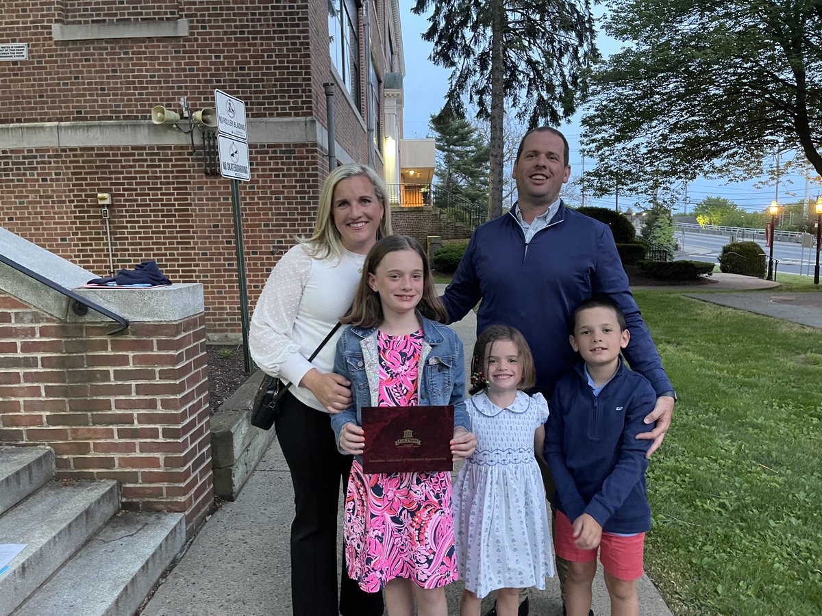 MsMcgoey's tweet photo. Superintendent Award winner for Stratfield School!!!! Congratulations Virginia!!!!#fpsct https://t.co/370muwM8iZ