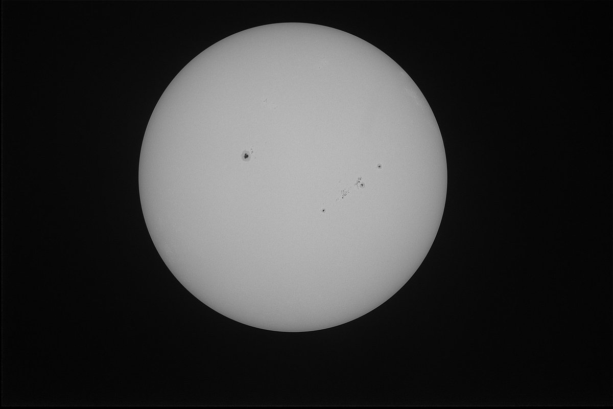 astroeducator's tweet image. Today’s sun with very little atmospheric turbulence. 
8” f/6 reflector telescope
Canon 450D at prime focus
22 images at 1/450 sec.
Registax 5
Photoshop.