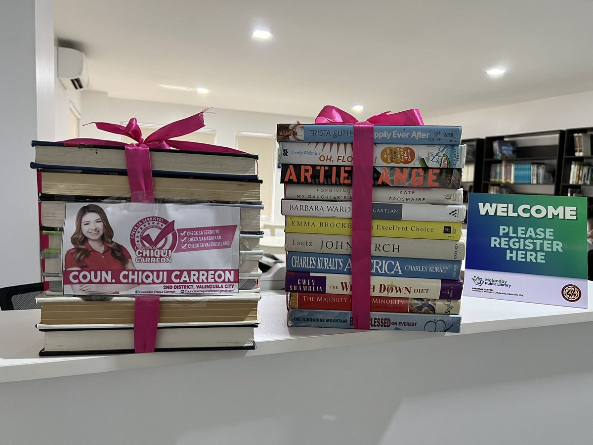 SKMalanday's tweet photo. Mula district 2 ay dumayo pa talaga upang magdonate din ng libro para sa ating aklatan. Maraming salamat po, Councilor @ChiquiCarreon_! π«°ππ
#MalandayPublicLibrary https://t.co/MHCsyDzfSi