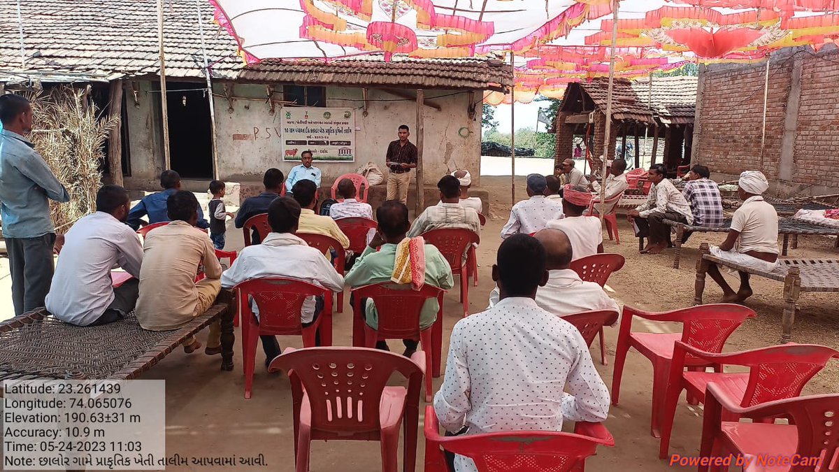 પ્રાકૃતિક કૃષિ અભિયાન અંતર્ગત દાહોદ જિલ્લાના ફતેપુરા તાલુકાના છાલોર ગામે ગ્રામસેવકો, આત્માના સ્ટાફ અને ખેડુત માસ્ટર ટ્રેનર સાથે મળી પ્રાકૃતિક ખેતી તેમજ યોજનાકીય અને પીએમ કિશાન અંગે વિસ્તૃતમાં માહિતી આપવામાં આવી.