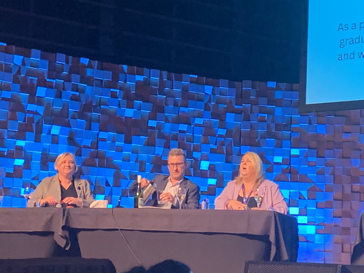 Time for a debate! Love that <a href="/tristo_talk/">Tristan Nickless</a> brought wine for his team! #SPAconf