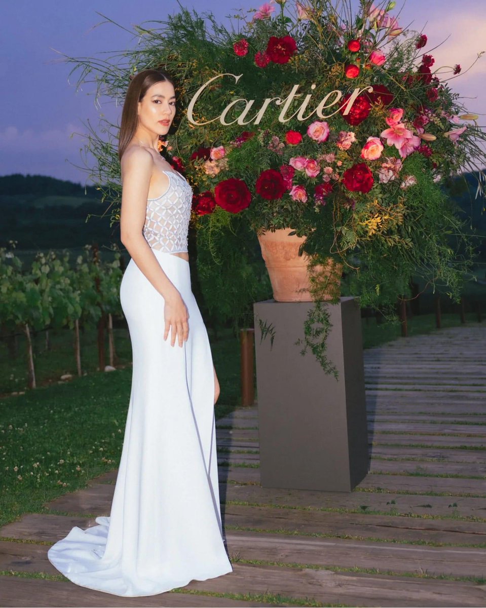 Gorgeous Glamorous Elegant Beautiful 
🤩
#cartierhighjewelry  #levoyagerecommencé
#คิมเบอร์ลี่