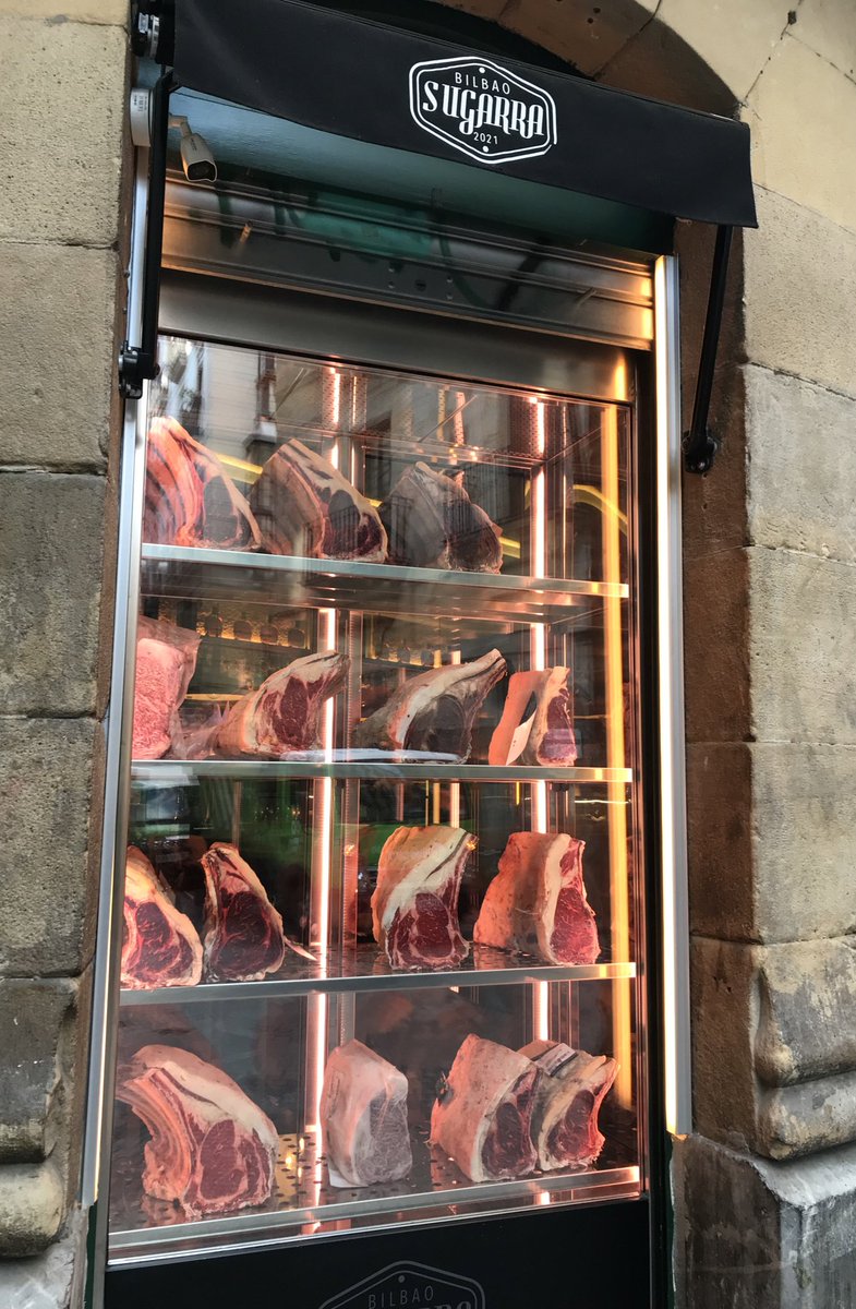 El restaurante @asadorsugarra en C/ #SantaMaria del #CascoViejo de #Bilbao, promete! 😍🥩🔥 Habrá que visitarlo! 😋😜 #brasa #carne #pescado #carnealabrasa #pescadoalabrasa #txuleta #chuleta #gastrobar #gastronomia #kaskoviejo #aldezaharra #sietecalles #Bilbo #vizcaya #paisvasco