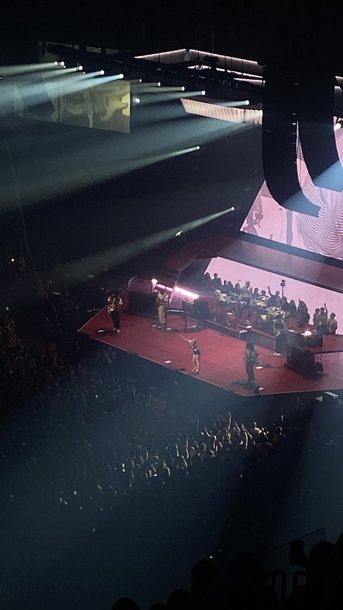 kerijane222's tweet photo. THANK U SO MUCH @paramore 💗 
That was worth 15 years of waiting…. First ever paramore show https://t.co/dTXNLolzi6
