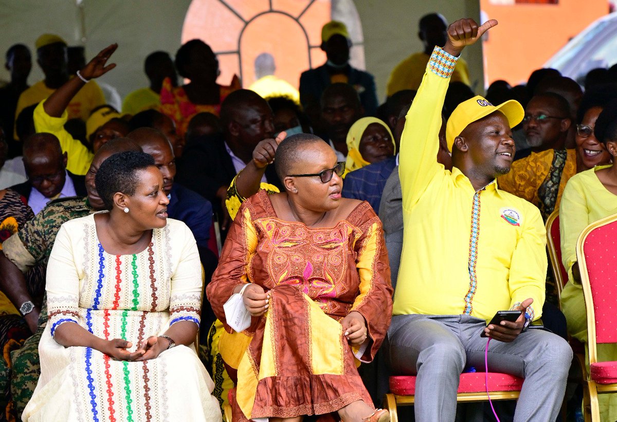 StartvUganda's tweet photo. PULEZIDENTI @KagutaMuseveni asiimye abantu ba "greater Masaka" olw'okukwatira ddala enjiri ye ey'okutonda obugagga ( wealth Creation) nga beenyigira mu bulimi obw'obusuubuzi
#NRMPARTY
#UBCSTARTVUG https://t.co/nzgpCWzV8i