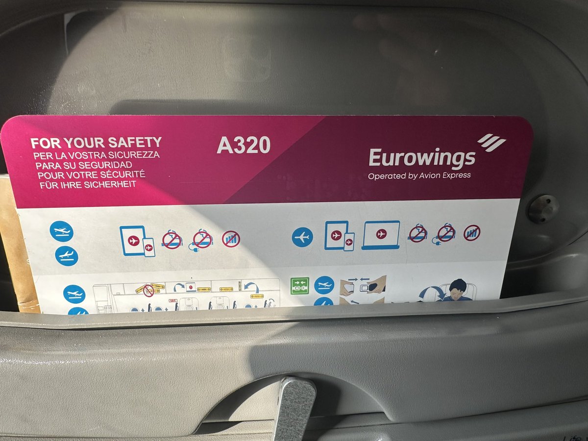 14 stunden spaeter geht es jetzt also los. wie schön. <a href="/eurowings/">Eurowings</a> wie geht es denn jetzt weiter? #supershittiestairline