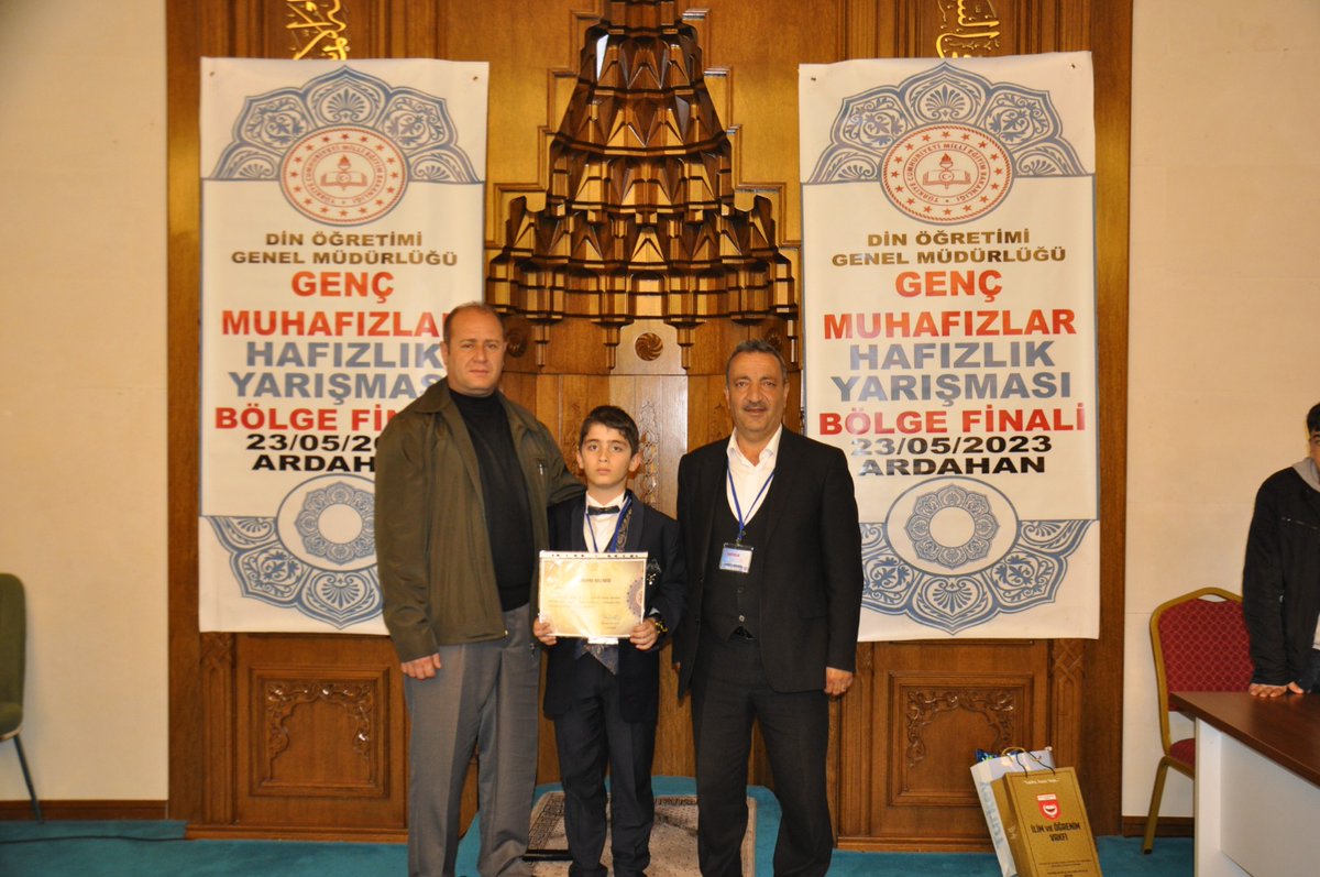 Ardahan'da düzenlenen Anadolu İmam Hatip Lisesi ve İmam Hatip Ortaokulları arası Genç Muhafızlar Hafızlık Yarışması Bölge Finalinde Niyazi Çakmakçı İHO öğrencimiz Alim ALACALI bölge birincisi olmuştur. Öğrencimizi tebrik ediyoruz. <a href="/skaygusuz/">Salih Kaygusuz</a> <a href="/fatihbayramia/">Fatih Bayram</a> <a href="/OrhanOzen_25/">Orhan ÖZEN</a>