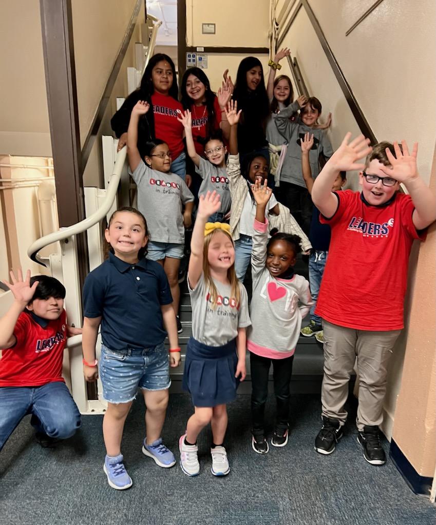 EMDaggettFWISD's tweet photo. What a great way to end a school year with @academy_4. Leaders Developed &amp; Served, and our Daggett Bulldogs had a BLAST. We look forward to seeing you next year. @amramsey13 @jillbalzer @johnshear817 https://t.co/jQngmMM2Qo