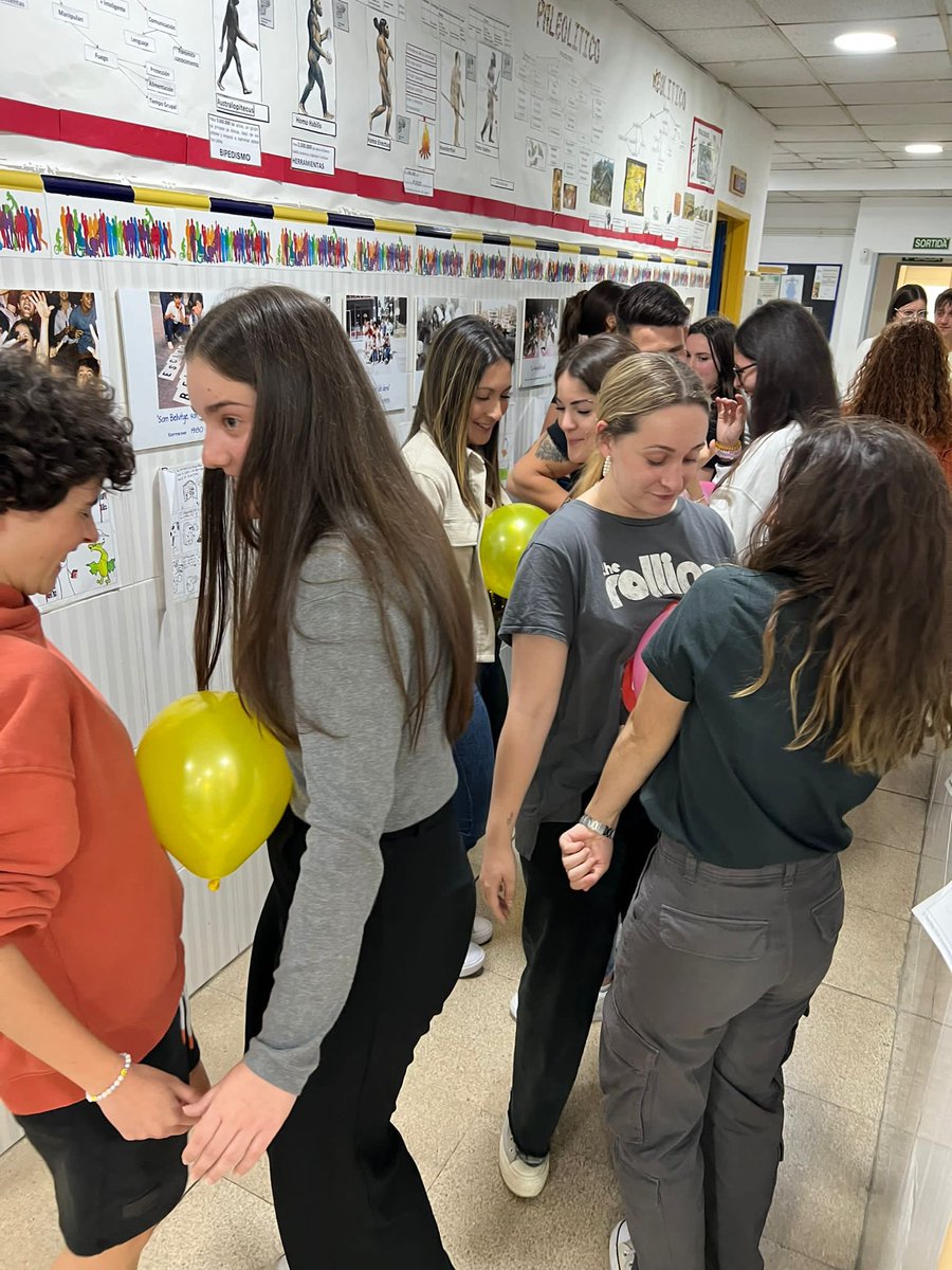 Tots i totes sabem que l'estiu és l'època de l'any que més agrada als nens i nenes; sol, piscina, excursions, colònies, jocs... és per això que des de l'Esclat, portem ja molts mesos dissenyat fins a l'últim detall d'aquest estiu. 
#estiu2023 #casalestiuesclat #esclatbellvitge