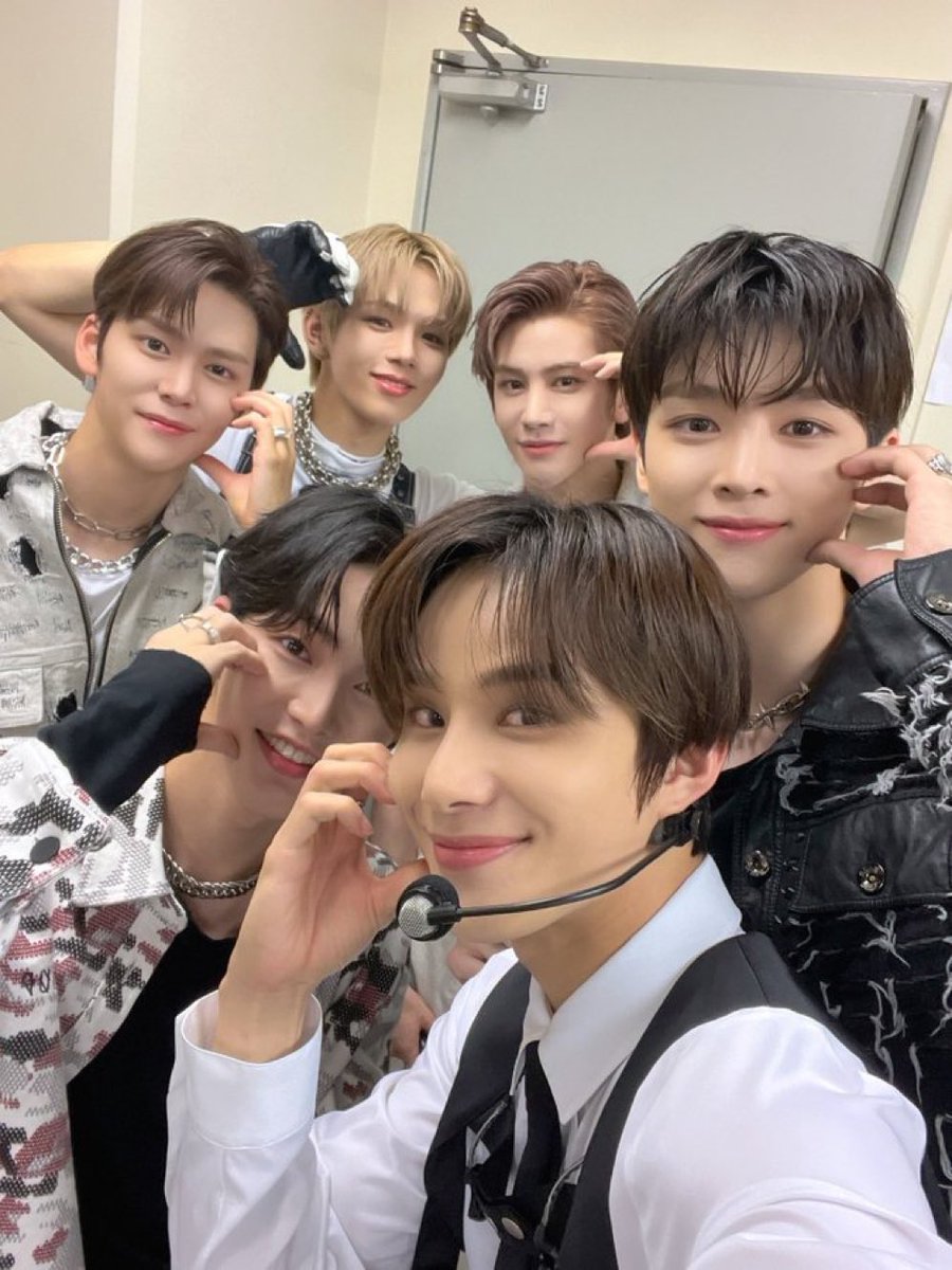 nct_menfess's tweet photo. nct! jungwoo's children, you'll be missed🤍 https://t.co/D63GzvunLL
