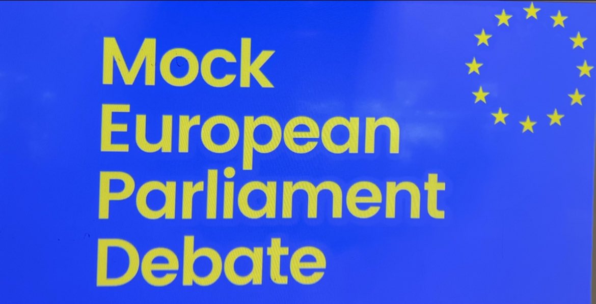 Our <a href="/Sandym0untPark/">Sandymount Park Educate Together Secondary School</a> Ambassadors are en route to #euroscola, Strasbourg!🇫🇷🇪🇺🇮🇪
PolSoc students have worked tirelessly to host 6 lunchtime EU workshops over the last number of weeks☺️🧑‍🏫
Topics included tackling EU inequalities, impact of EU Media &amp; of course plenty of debates🗯🙌