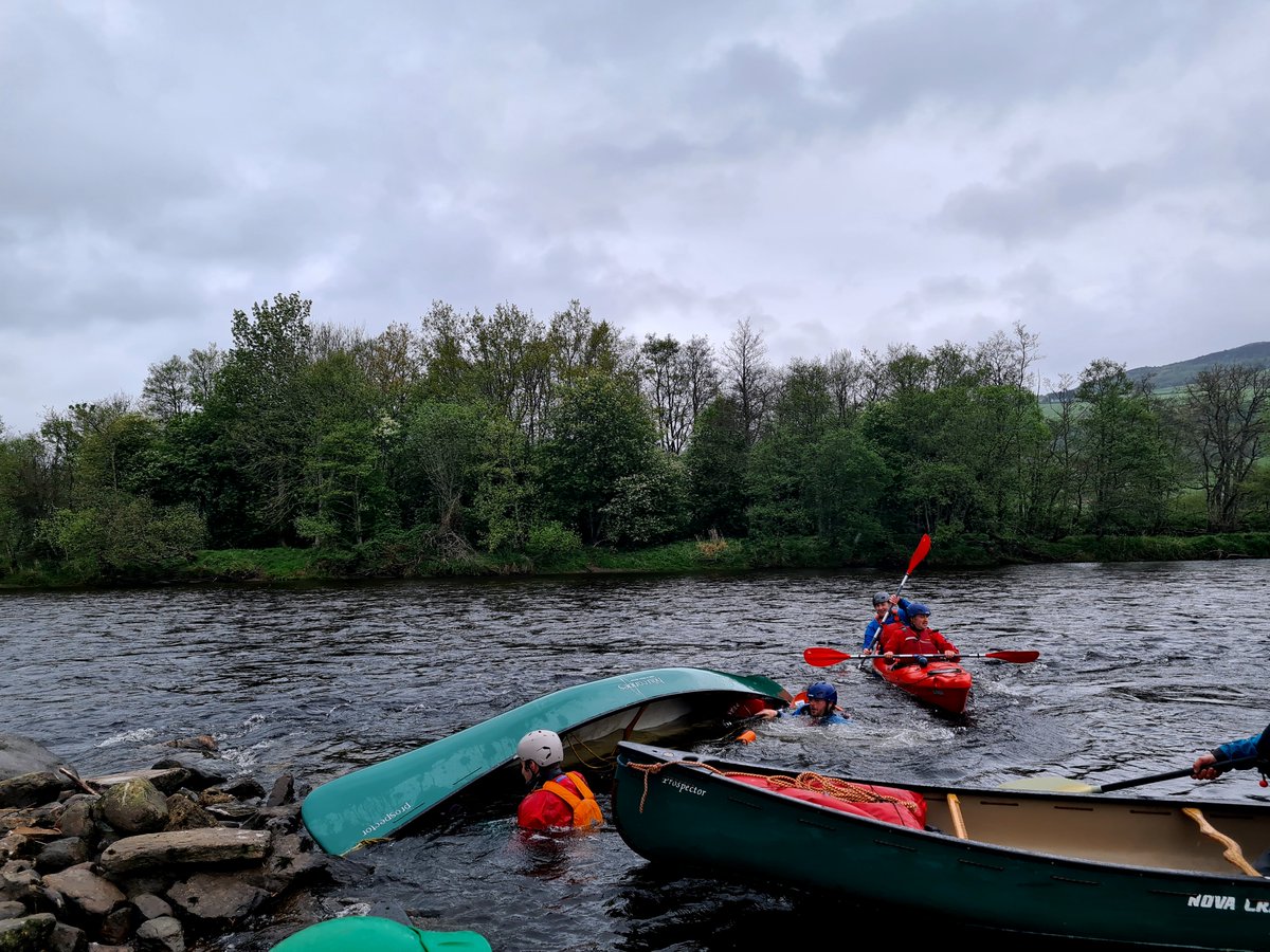 o_explore's tweet image. Would you know what to do in this situation?
If you don't, or if you're not sure, maybe it's time for a @BritishCanoeing #PaddleSaferAward course with Outdoor Explore
#paddlesafe #paddlesup #britishcanoeing #outdoorexplore