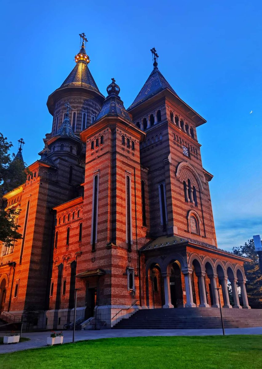 Travel_2Romania's tweet photo. Catedrala Mitropolitană din #Timisoara 🌙 🔝™️⛪
#timisoara #visittimisoara #moon
©️ Adrian T Photographer
#DiscoverRomania https://t.co/QEtykWIgLZ