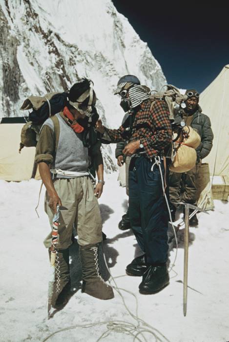 Sir Ed Hillary Checking Tenzing Norgay's oxygen equipment, before leaving Camp IV back in 1953. 'Friends are as important as achievement, ..teamwork is the one key to success & that selfishness only makes a man small. '  — Tenzing Norgay Sherpa #Everest70  #Everest2023