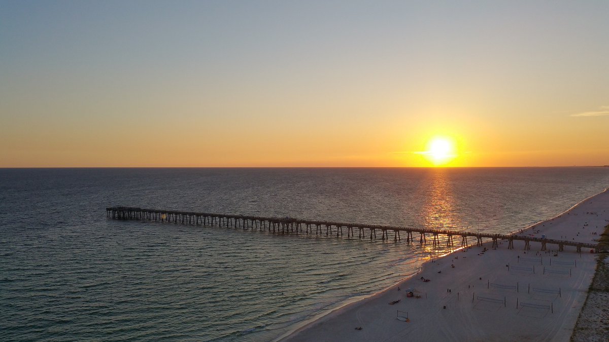 stargazerstays's tweet photo. Breathtaking beauty of the sunset at Panama City Beach. #PanamaCityBeach #SunsetLovers #NatureAtItsBest #BeachLife #ParadiseFound #SeasideSerenity #MagicalMoments #GoldenHourGlow #CoastalBeauty #BeachSunset #SunsetChasers #GratefulHeart #BeachEscape #Wanderlust #ChasingHorizons https://t.co/h4JFwKbQjw