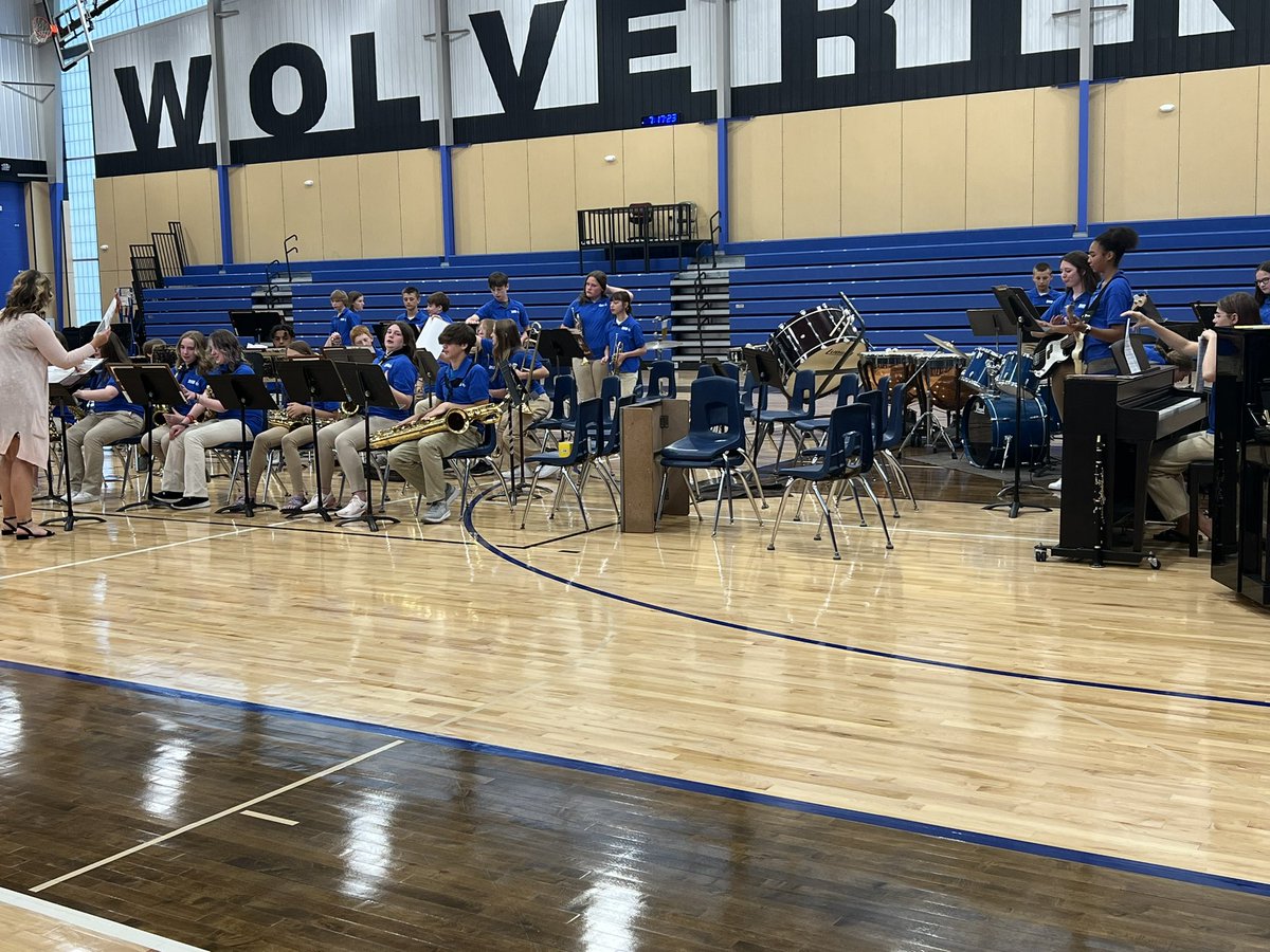 What a way to wrap up the year! Great concert by the 6th grade band and 7th and 8th grade band and @DnhMusic vocal students tonight! Such a talented group that I can wait to see continued growth from! Awesome, awesome job!! 💙🎶 #rollblue