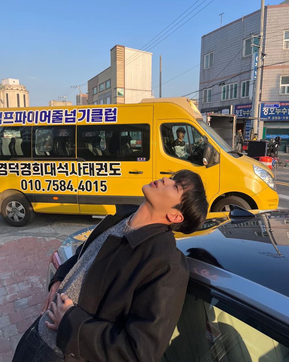 로니 tweet media