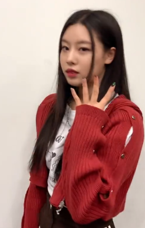 outfitsofgg's tweet photo. red snap sleeves knit from #AfterHours
🔗https://t.co/6ALSkpxvfH
💳₩179,000
🏷️#oogg_FIFTYFIFTY ; #oogg_Sio ; #oogg_AfterHours https://t.co/D3Wn9CSCpp