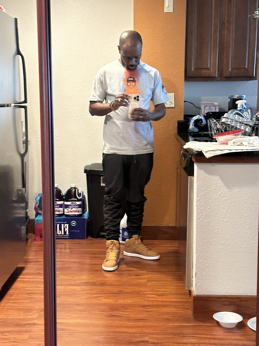 toccarra69's tweet photo. We about to step to go eat https://t.co/CJhZ2dLTz6