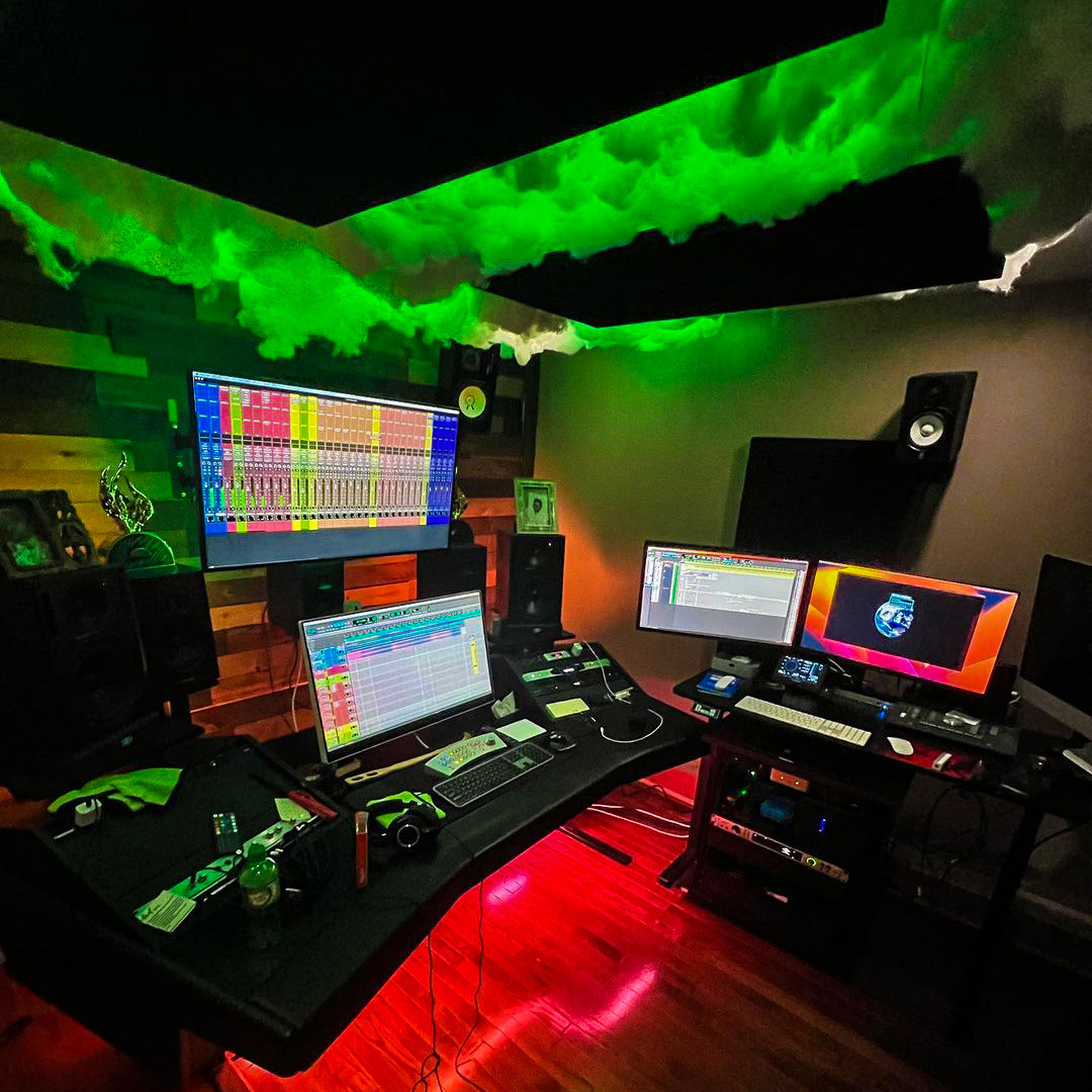 AvidProTools's tweet image. 😍 Late night multi-tasking
📷 instagr.am/jay_brown_mix
▶️ avid.com/pro-tools

#musicmixer #rerecording mixer #sounddesign #postproduction #daw #avidprotools #protools #avid