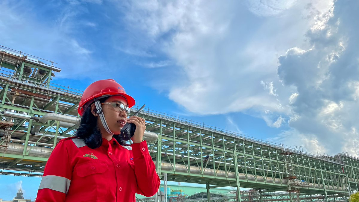 "Ketika keselamatan menjadi prioritas utama, kesuksesan tak akan lagi menjadi pilihan, melainkan kepastian. Bagaimana Sahabat memastikan kesuksesanmu dengan menjaga keselamatan?" 🚧💼💡 rb.gy/entqy