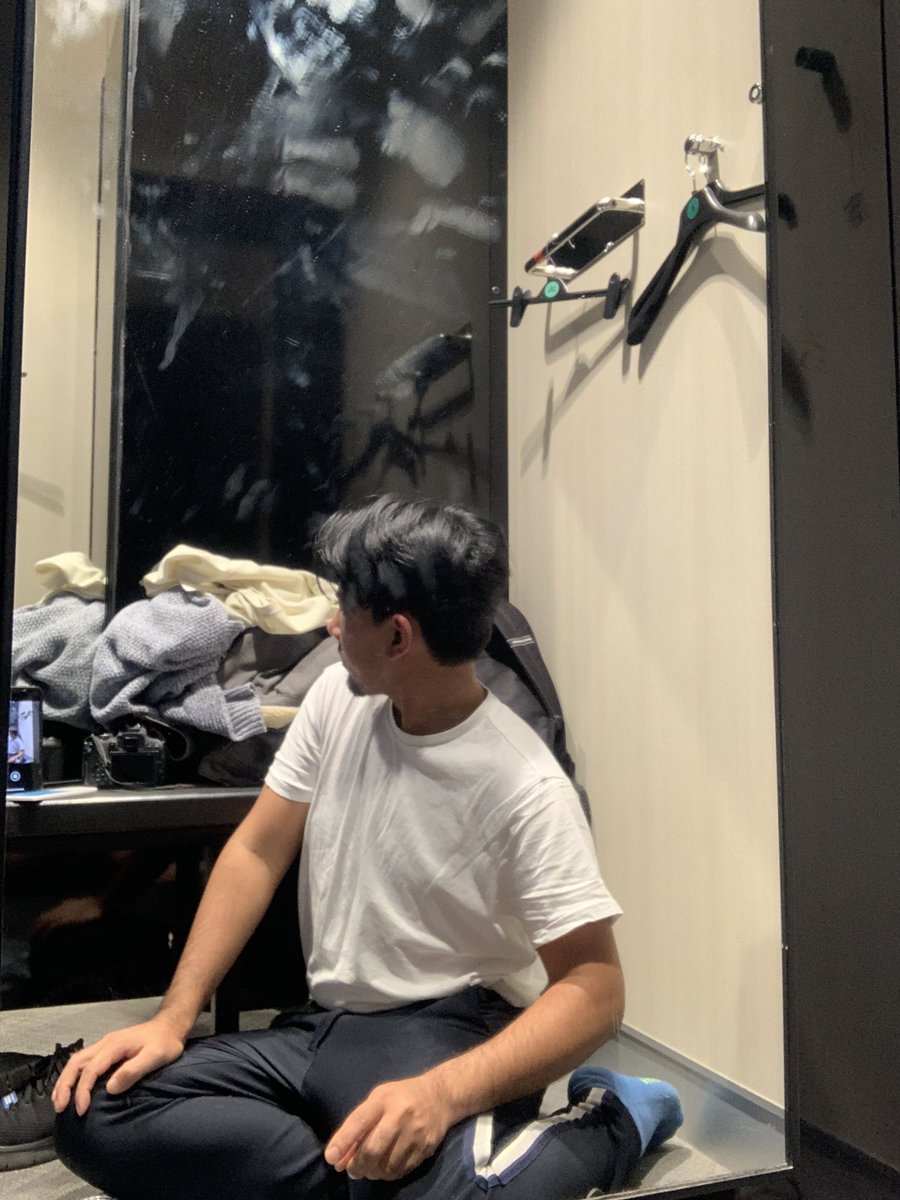 callmefye's tweet photo. Lepas solat dlm Primark terfikir nak ambil gambar (lakonan semula) just in case masih ramai tak tahu tactic ni. Bila ke negara yg susah nk cari tmpt solat, fitting room la 'musolla' kita. Ambil wudhu siap², masuk kedai pakaian, grab 2-3 pakaian then masuk fitting room. https://t.co/FUAqq9jPTZ