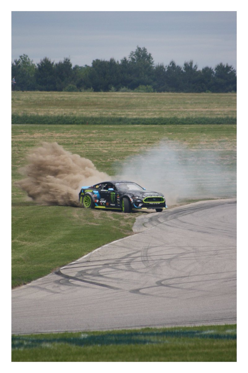 Merlox's tweet image. i took this one :))