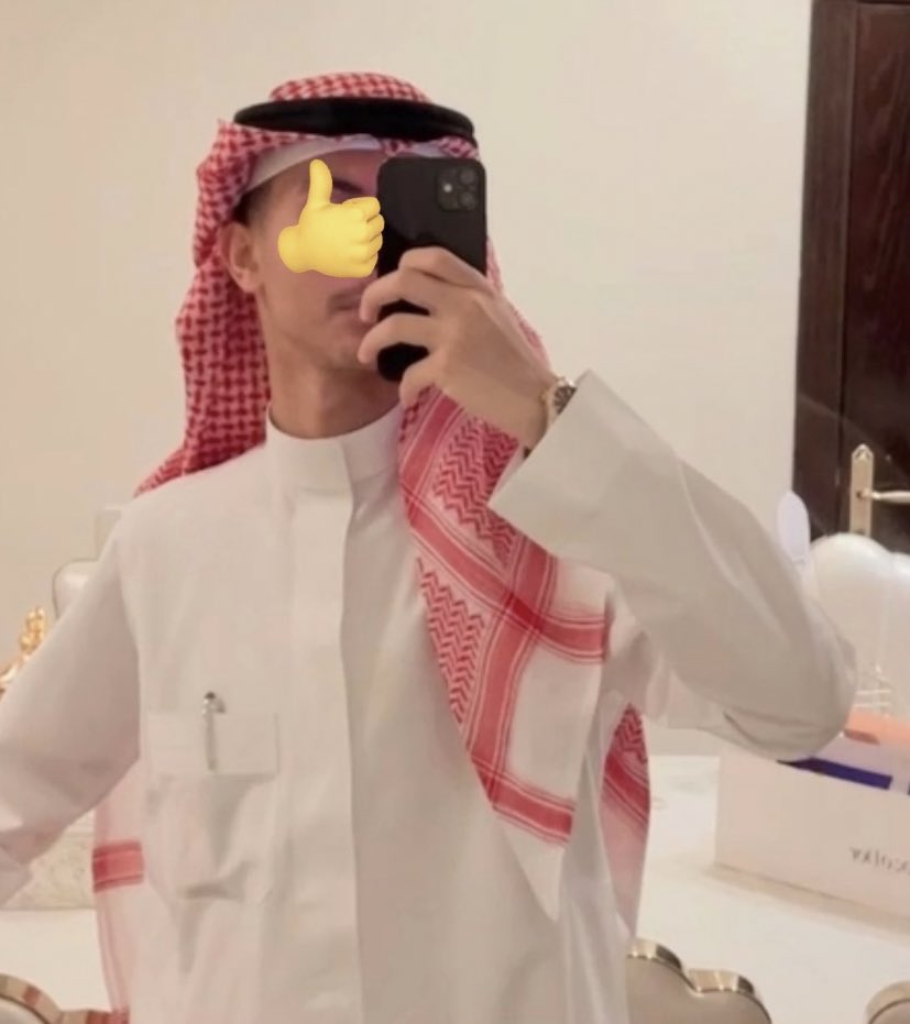 trIlvr's tweet photo. شوفوا الرحْـ.مه من كثر ماطقطقوا عليه مخبي وجهه بايموجي يحزن مايقدر يواجهه العيال اللي يحطون وجههم بدون مايتحْبون عشان كذا يىَىْمر عليهم😭😭😭 https://t.co/NQ9PdUC1t6