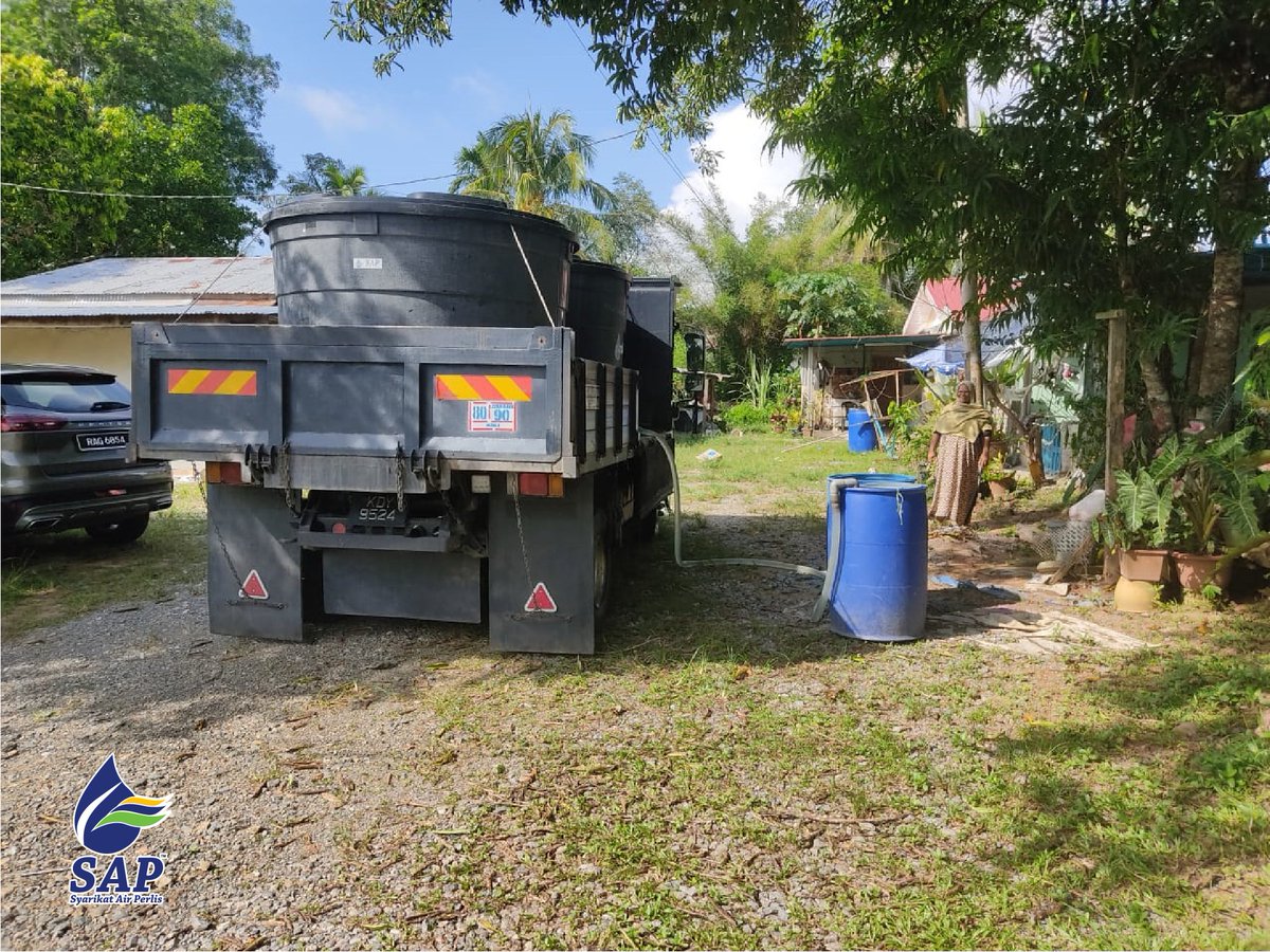AirPerlis's tweet photo. TERKINI:

Tarikh: 24/05/2023
Waktu: 9.50 Pagi
Lokasi: Jalan Kilang Gula, Chuping

Lokasi bantuan air yang seterusnya adalah di Jalan Kilang Gula. Bantuan berikutnya akan sampai dengan segera. https://t.co/dasNHevRPO