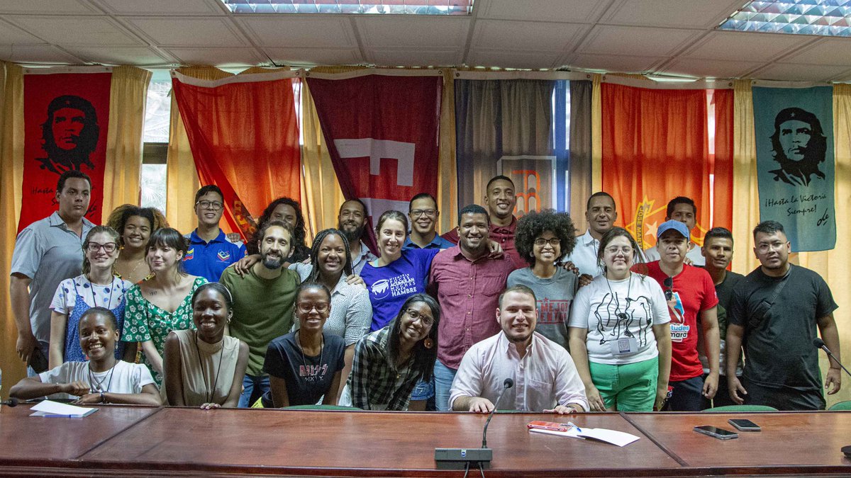#Cuba sigue siendo punto de encuentro por la unidad de la Patria Grande. Este martes sesionó en #LaHabana un encuentro de los jóvenes del Foro de Sao Paulo. Los más nuevos fortalecieron su plan de acción y agenda temática camino a la cita continental de junio próximo en #Brasil.